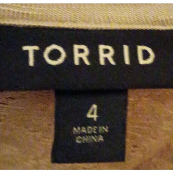 Torrid 4 Women 26W 4x Chateau Gray/ Beige Knit V-neck Lace Insert Button Tee - Picture 7 of 11